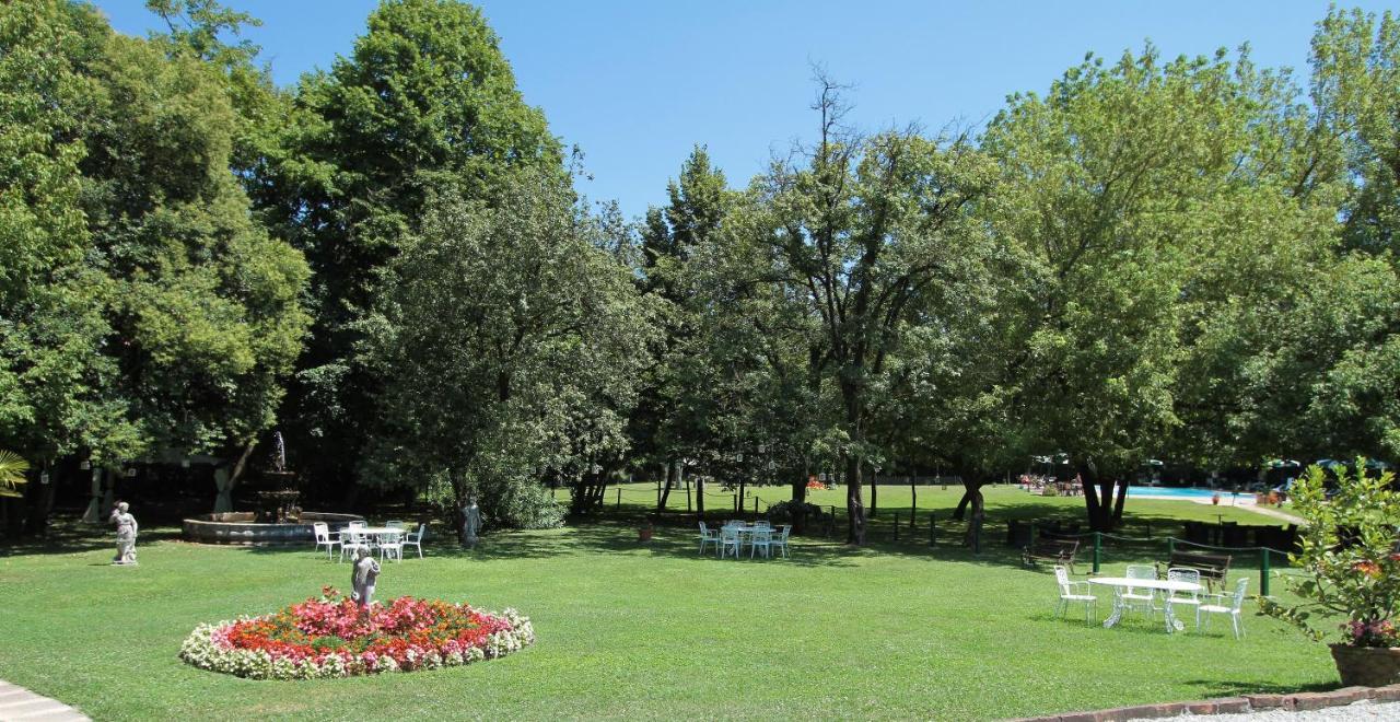 Hotel Villa Luppis Pasiano Di Pordenone ภายนอก รูปภาพ