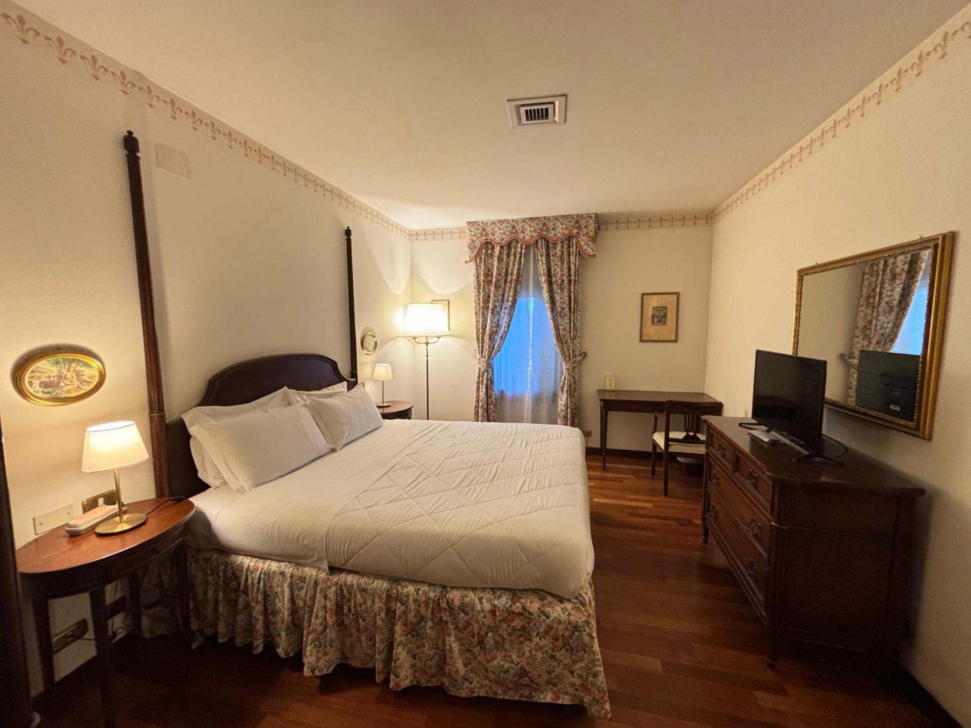 Hotel Villa Luppis Pasiano Di Pordenone ภายนอก รูปภาพ