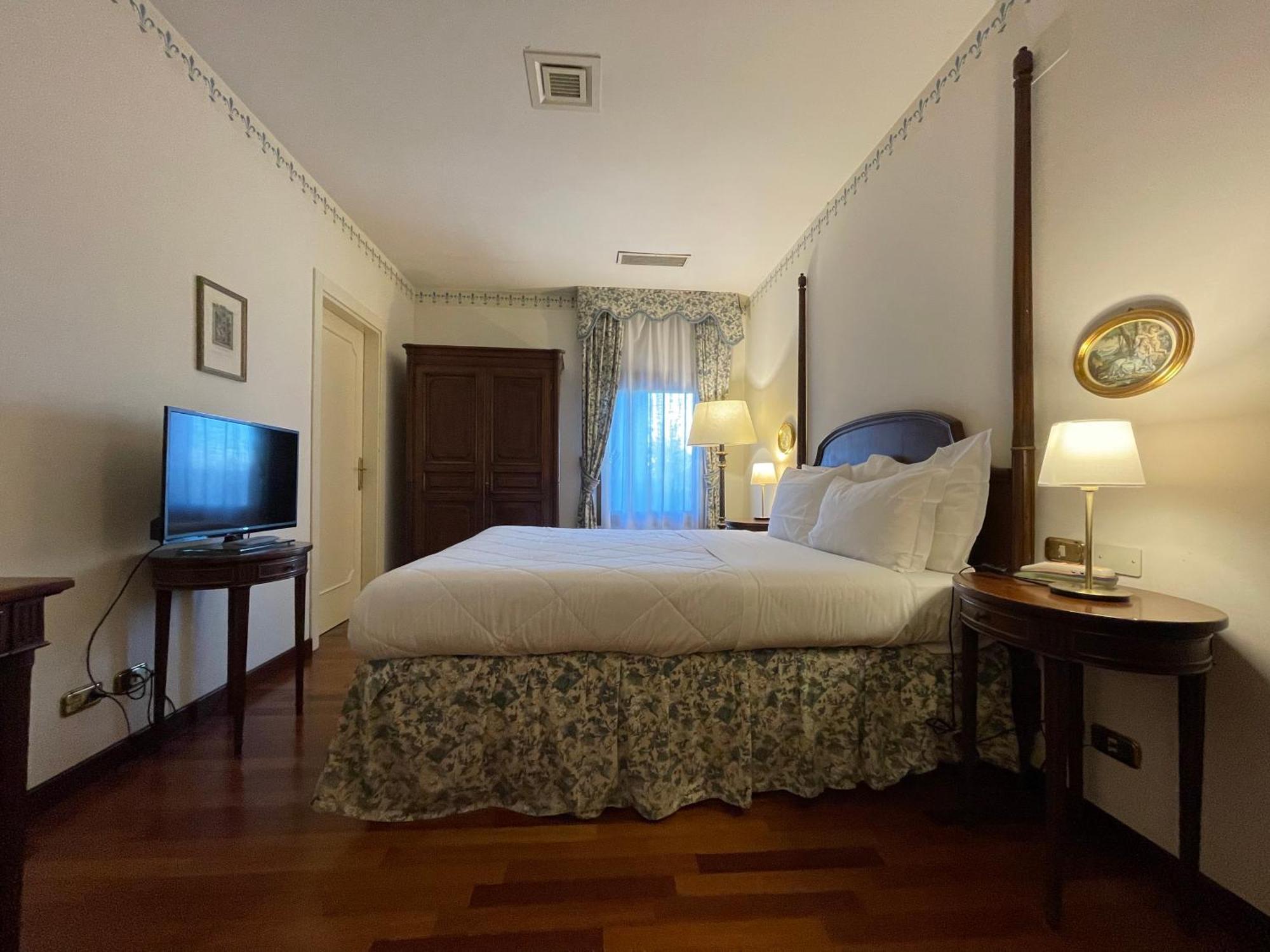 Hotel Villa Luppis Pasiano Di Pordenone ภายนอก รูปภาพ